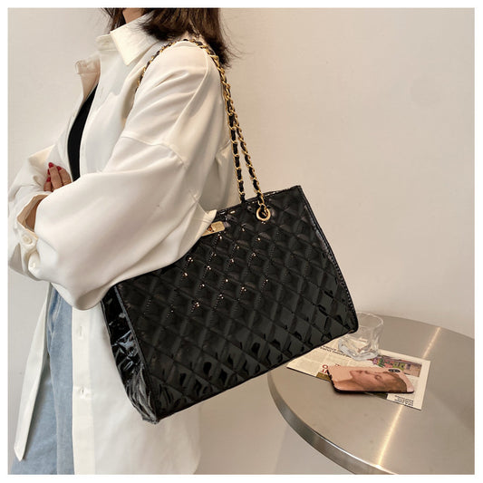 Rhombus shoulder bag with chain Straps