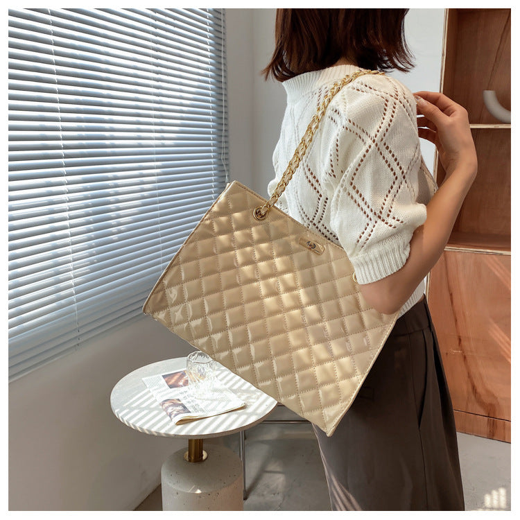 Rhombus shoulder bag with chain Straps