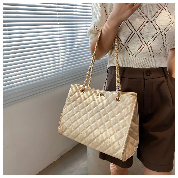 Rhombus shoulder bag with chain Straps