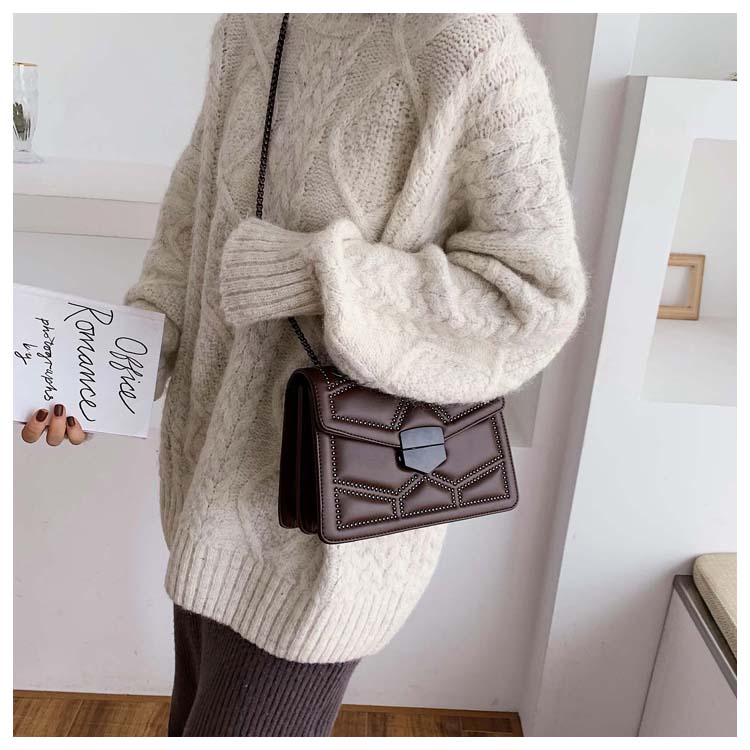 New urban simple fashion messenger bag black chain trendy one-shoulder small square bag