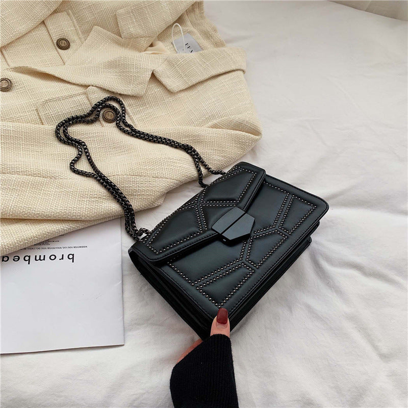 New urban simple fashion messenger bag black chain trendy one-shoulder small square bag