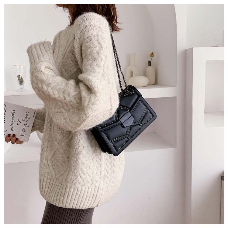 New urban simple fashion messenger bag black chain trendy one-shoulder small square bag
