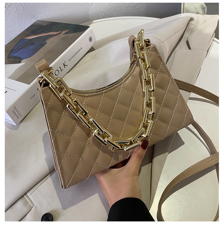 Quilted Purse wit Chunky Chain Strap