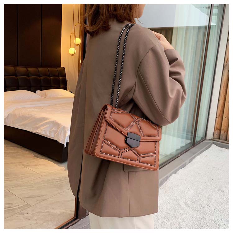 New urban simple fashion messenger bag black chain trendy one-shoulder small square bag