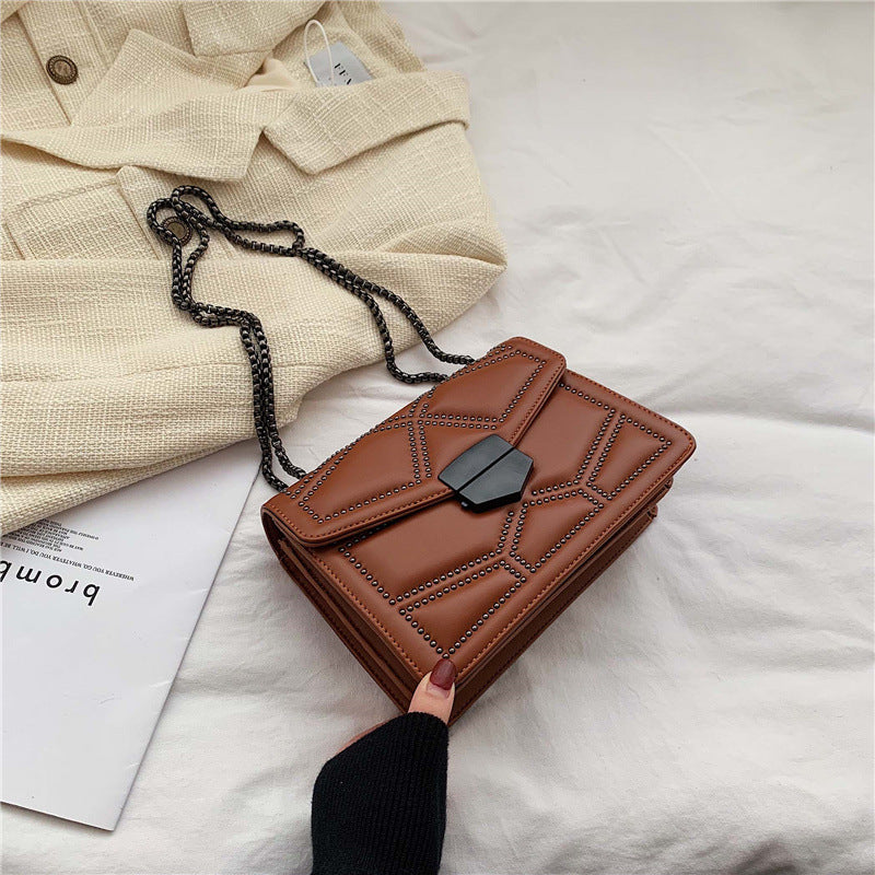 New urban simple fashion messenger bag black chain trendy one-shoulder small square bag
