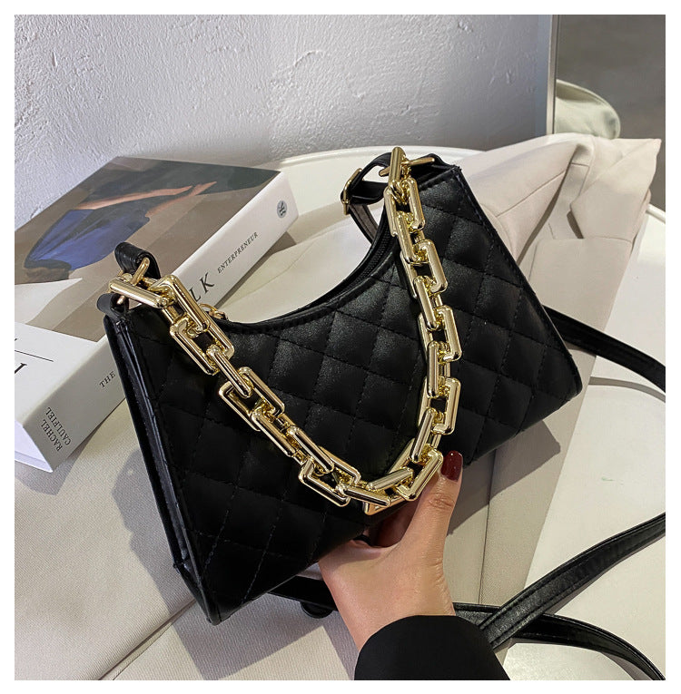 Quilted Purse wit Chunky Chain Strap