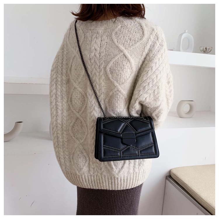 New urban simple fashion messenger bag black chain trendy one-shoulder small square bag