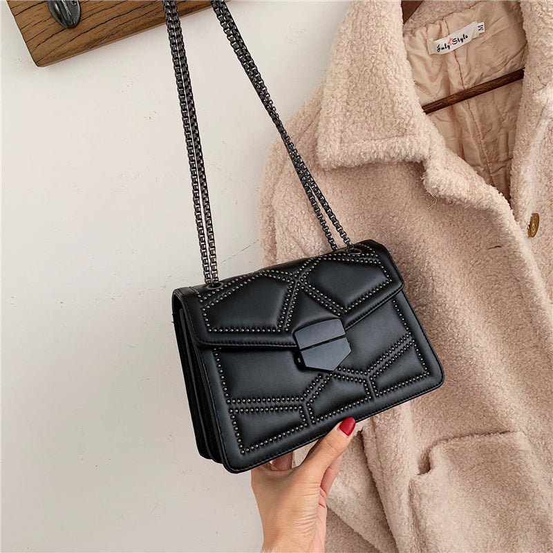 New urban simple fashion messenger bag black chain trendy one-shoulder small square bag