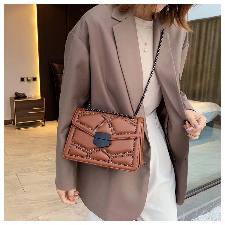 New urban simple fashion messenger bag black chain trendy one-shoulder small square bag