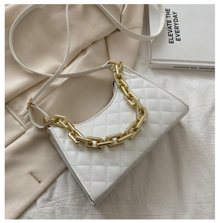 Quilted Purse wit Chunky Chain Strap