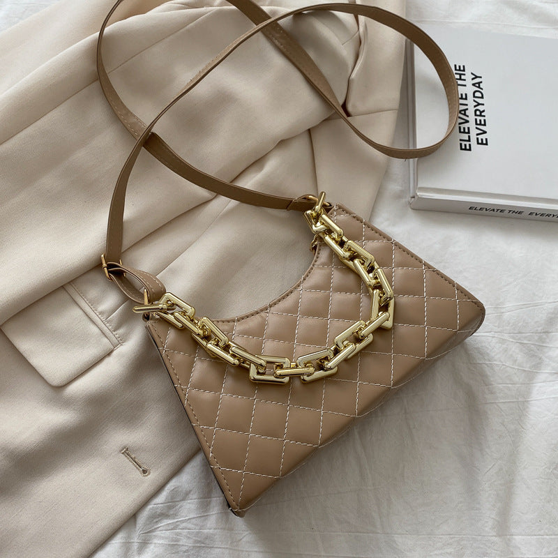 Quilted Purse wit Chunky Chain Strap