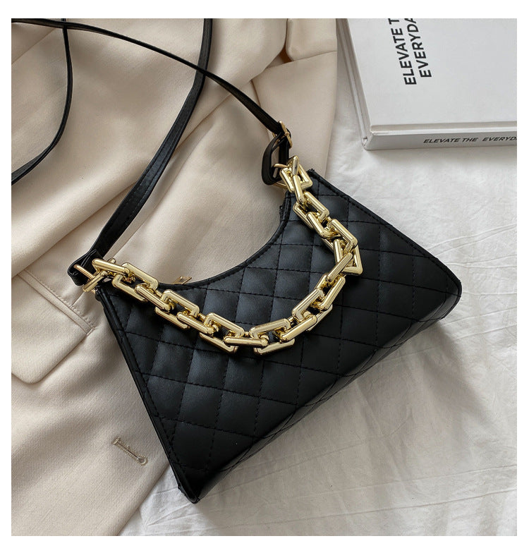 Quilted Purse wit Chunky Chain Strap
