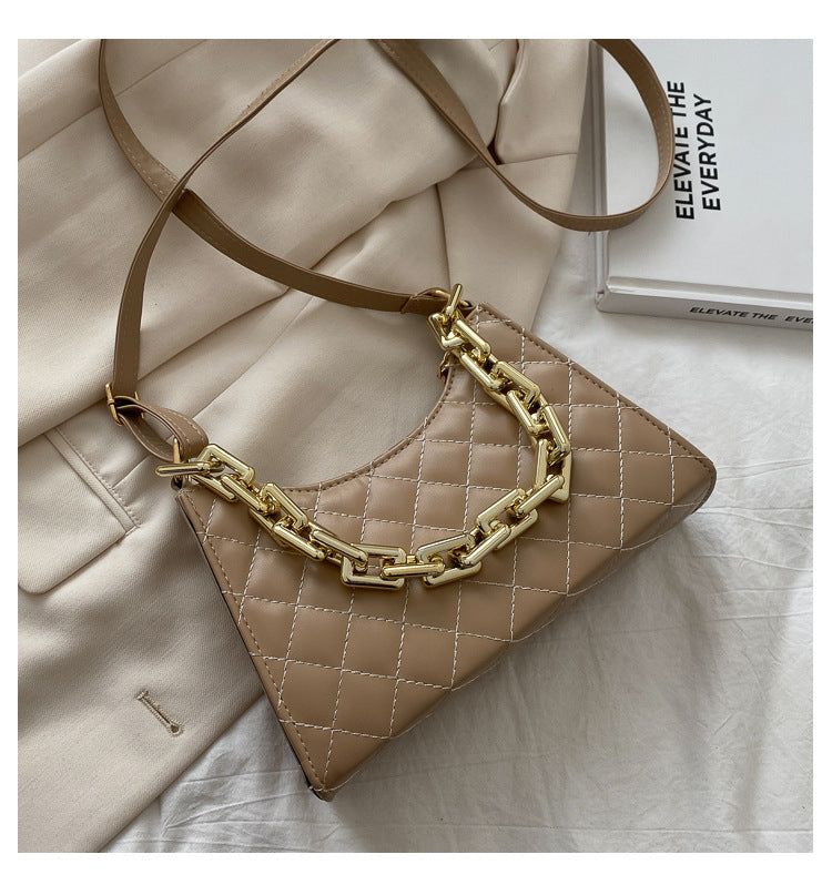 Quilted Purse wit Chunky Chain Strap
