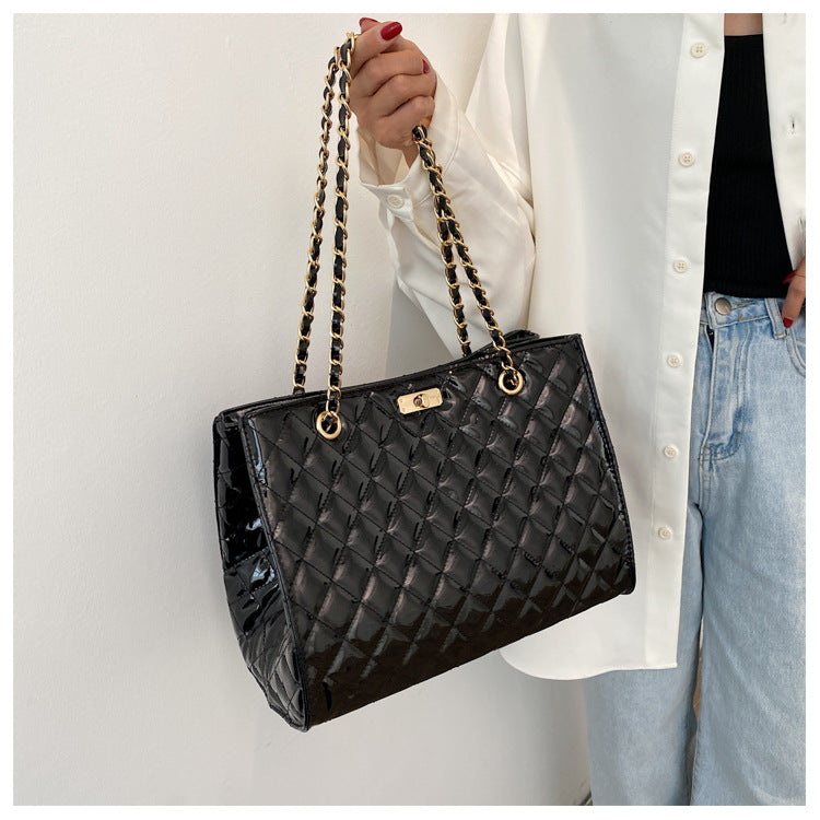 Rhombus shoulder bag with chain Straps